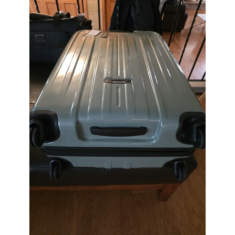 NEW Tumi V4 30.5